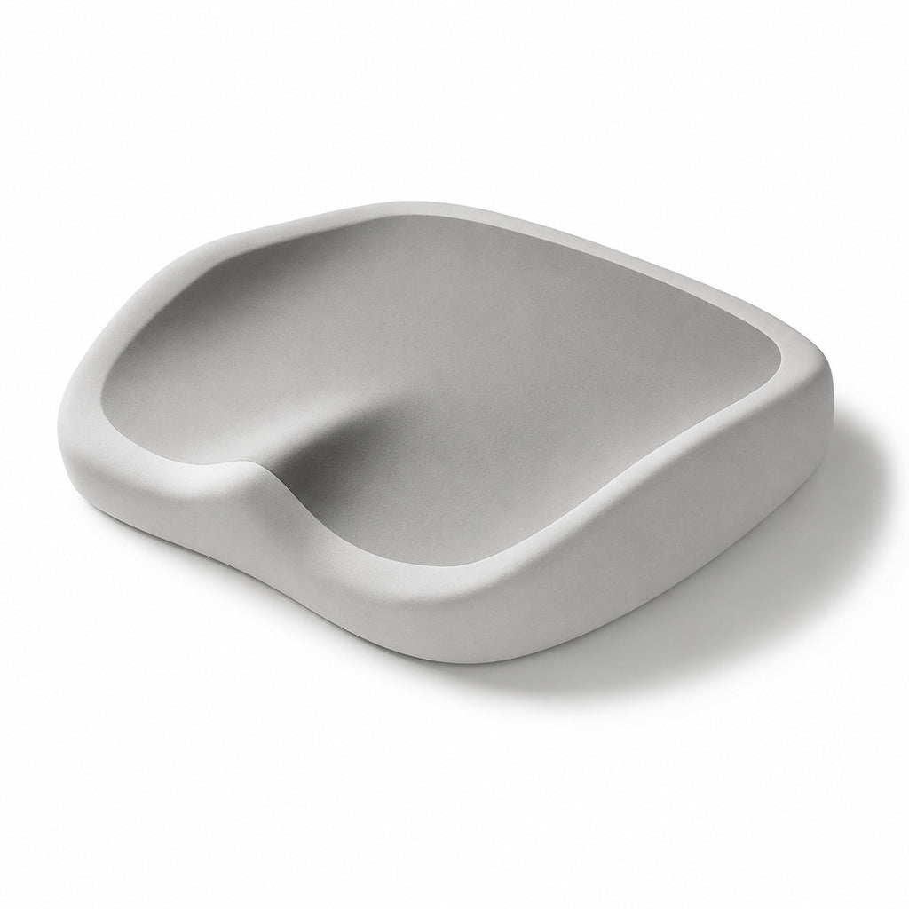 Coussin ergonomique ERGOΛ Cloud Memory, mousse mémoire de forme gris, découpe coccyx, fond blanc